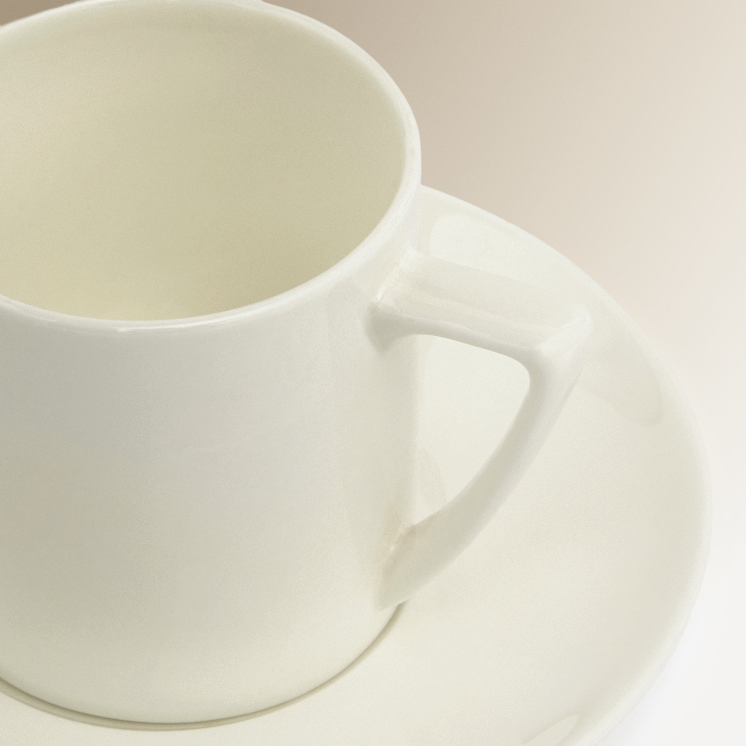 Chávena de Chá com Prato Redondo com Alça Bone China Essential Branco-3