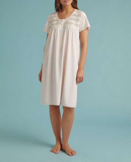 Imagen 0 de Camisón en microfibra manga corta escotes con tiras de encaje y tapeta