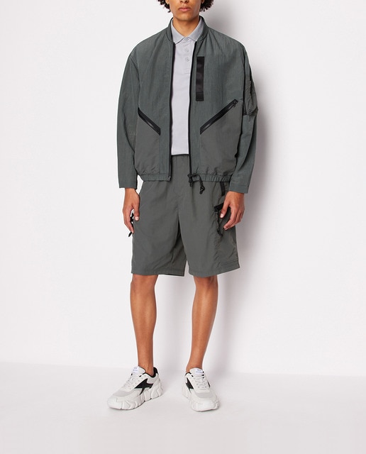 Imagen 0 de Bermudas de hombre en nylon arrugado con detalles en las cremalleras