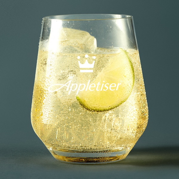 Sparkling apple juice soft drink with fine bubbles 6-pack bottles 27,50 cl