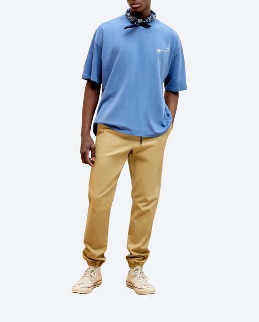 Imagen 0 de Pantalón hombre tipo chino con goma en el bajo