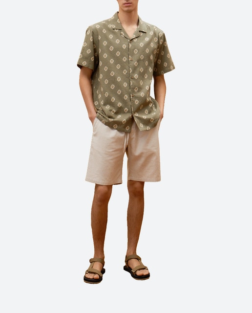 Imagen 0 de Bermuda de hombre tipo chino en tejido de lino y algodón