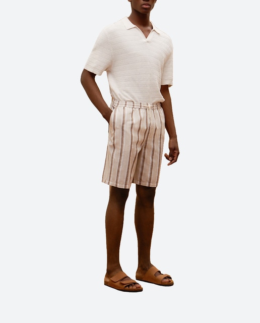 Imagen 0 de Bermuda de hombre con goma en la cintura.