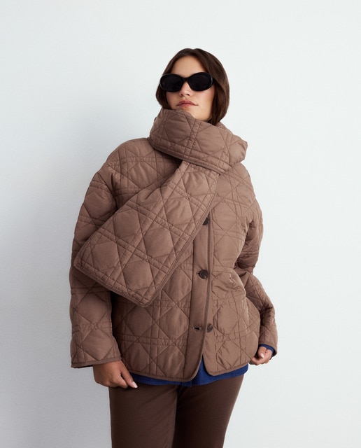 Imagen 0 de Parka de mujer acolchada con bufanda