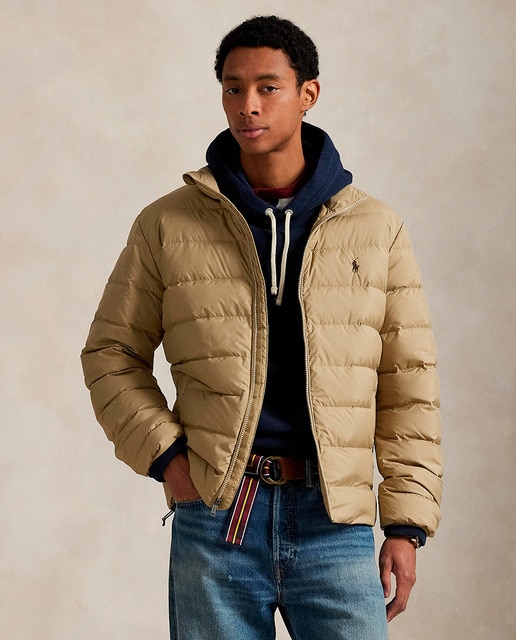 Plumífero de hombre ligero con caballo bordado