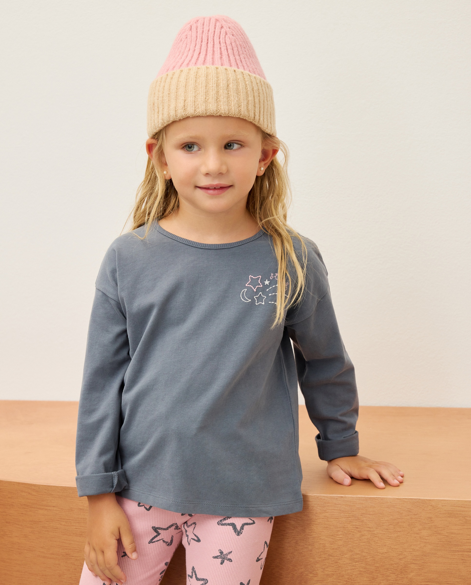 Camisola de Manga Comprida Lisa com Pequeno Bordado Lateral no Peito Chumbo-2