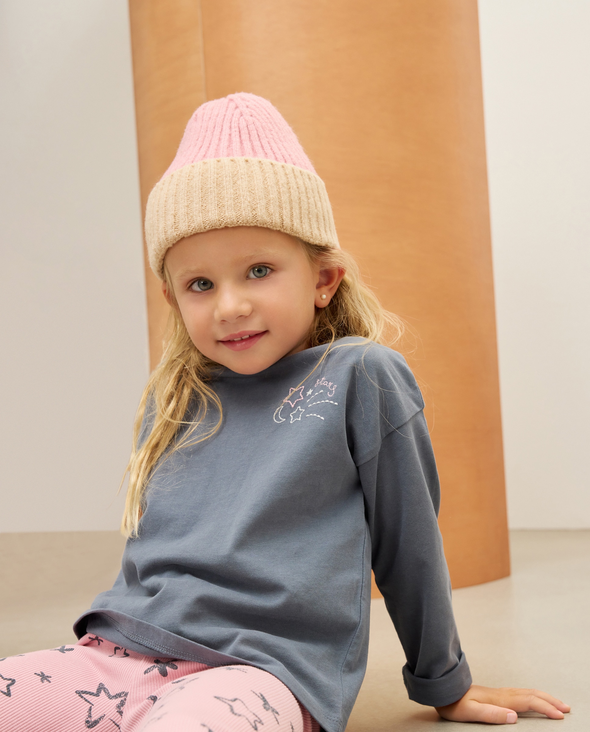 Camisola de Manga Comprida Lisa com Pequeno Bordado Lateral no Peito Chumbo-1