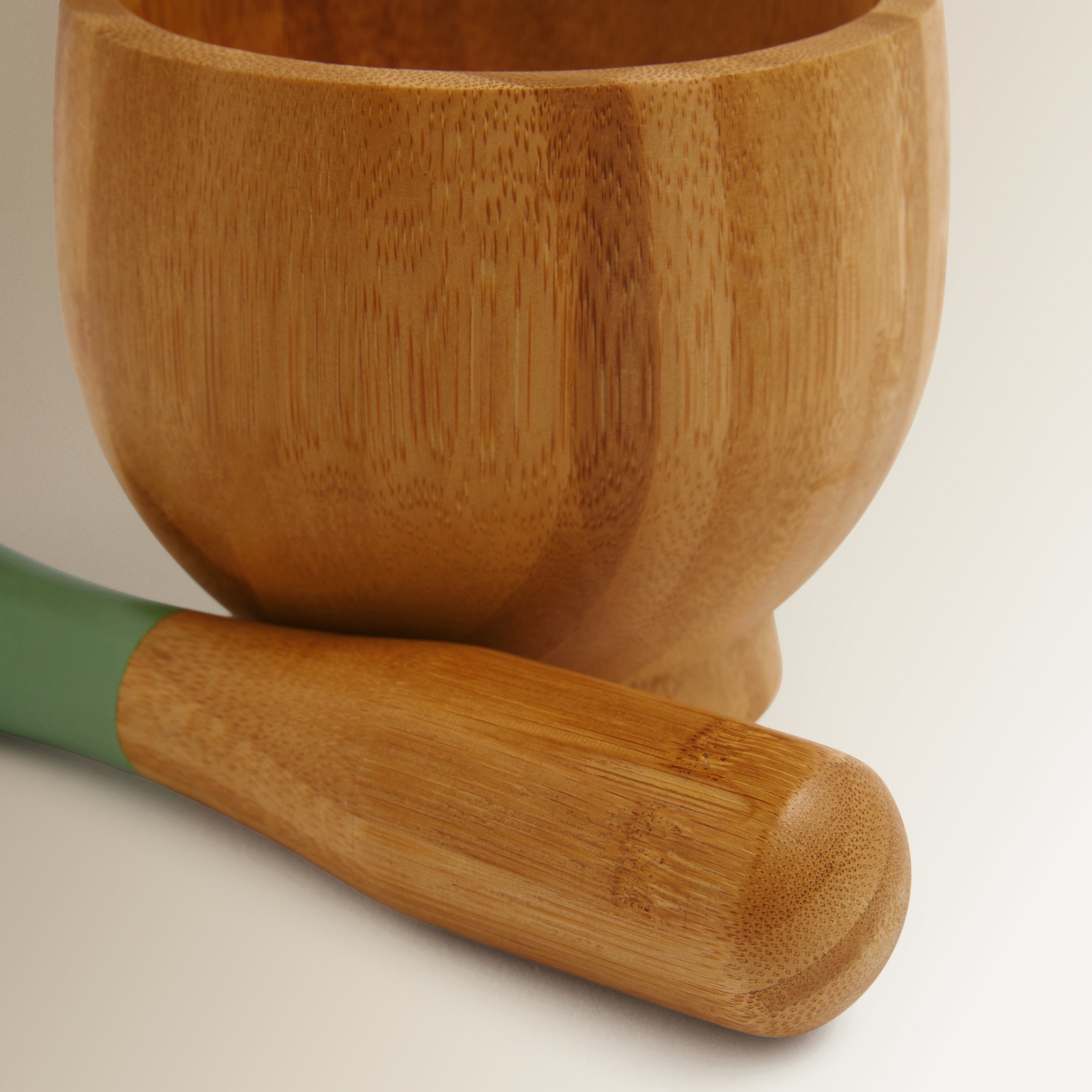 Morteiro com pilão de bambu Natural-3