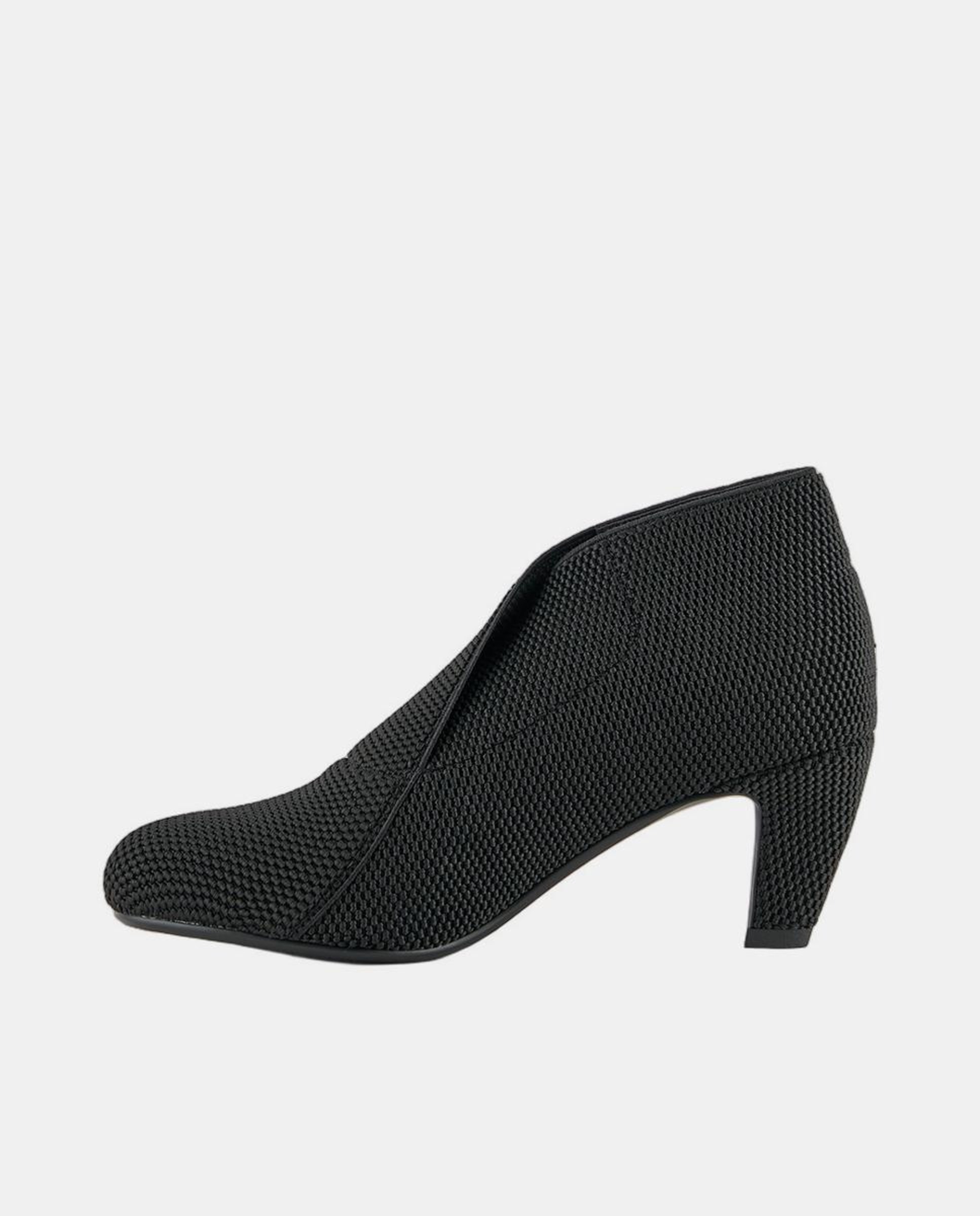 Botins de Tecido com Meio Salto Preto-5