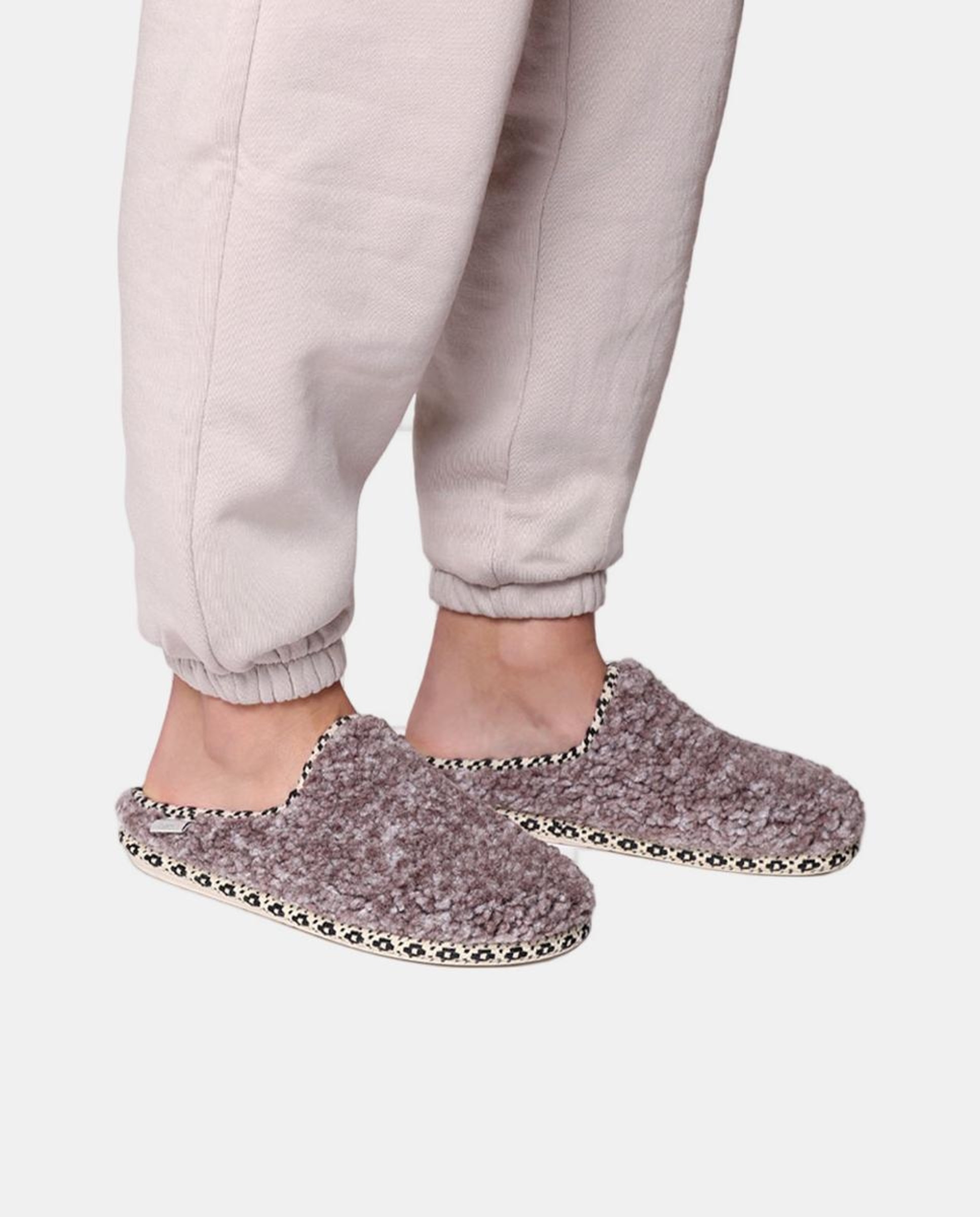 Pantufas Darla com Sola Antiderrapante e em Têxtil Castanho-4