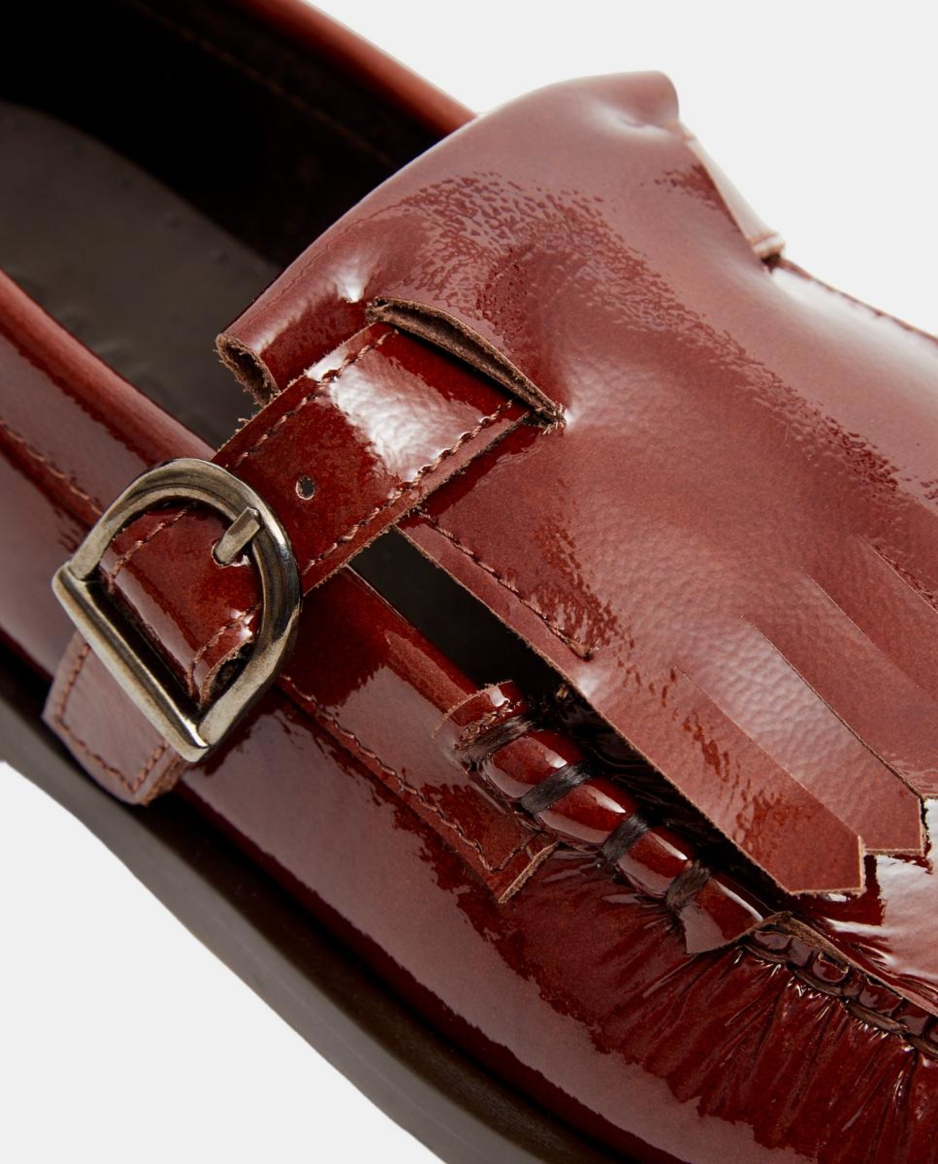 Mocassins em Pele com Fivela e Biqueira Quadrada Cereja-5