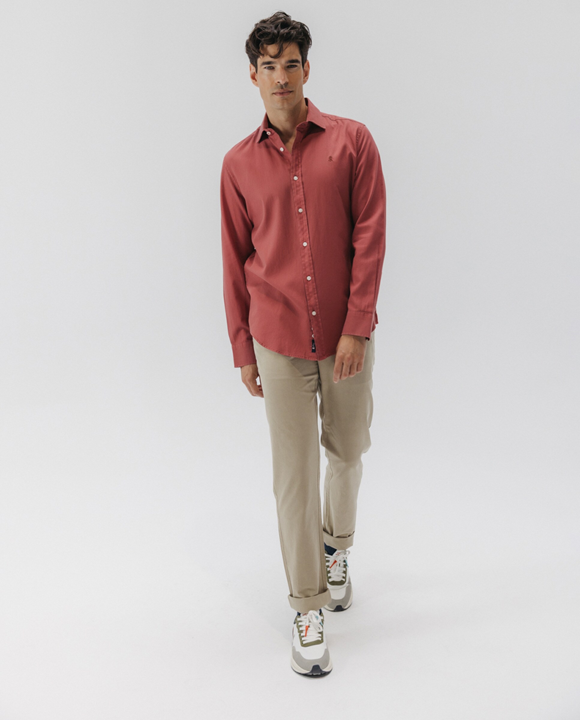 Camisa Lisa em Tecido com Lavagem e Gola Italiana Grená-6