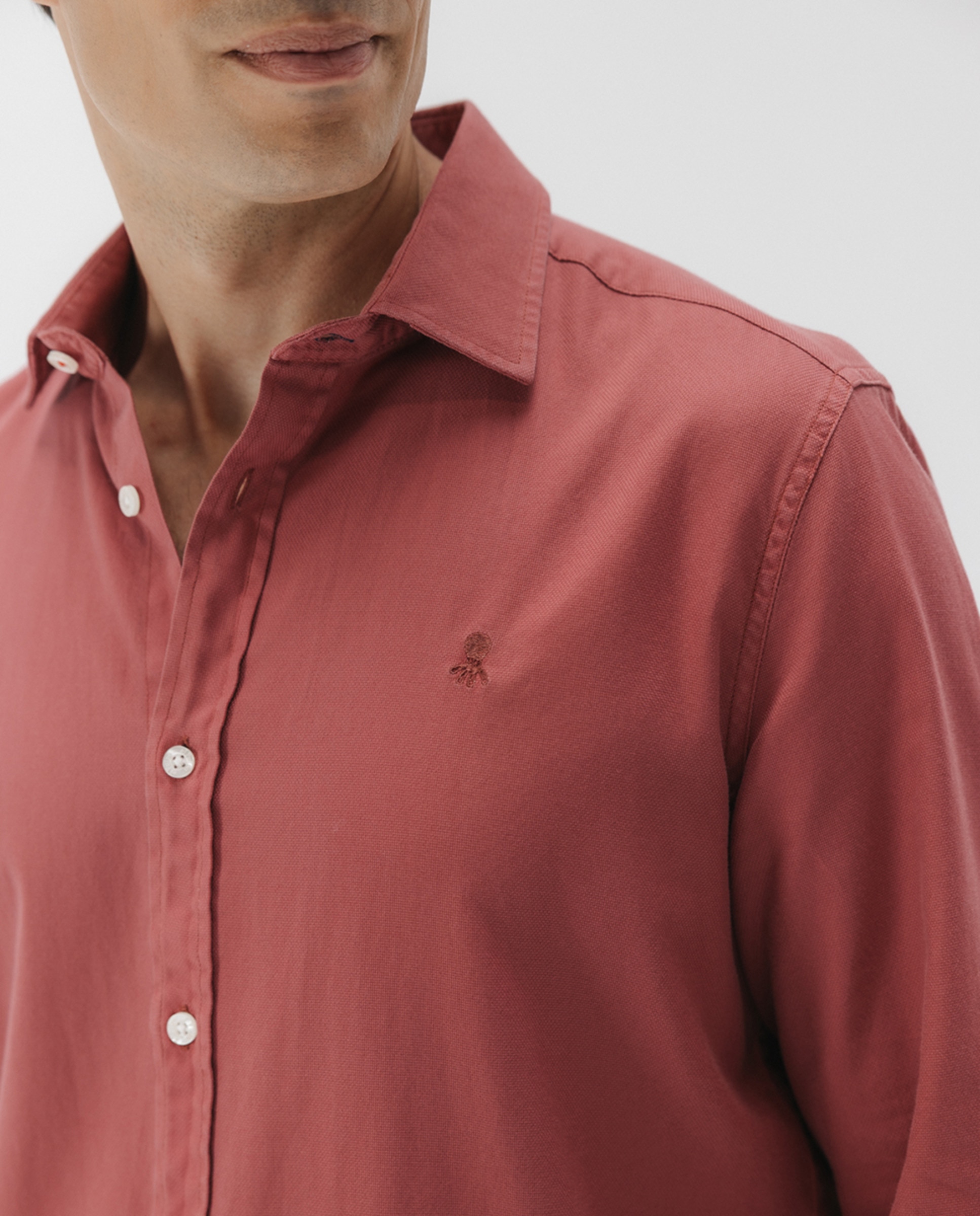 Camisa Lisa em Tecido com Lavagem e Gola Italiana Grená-3