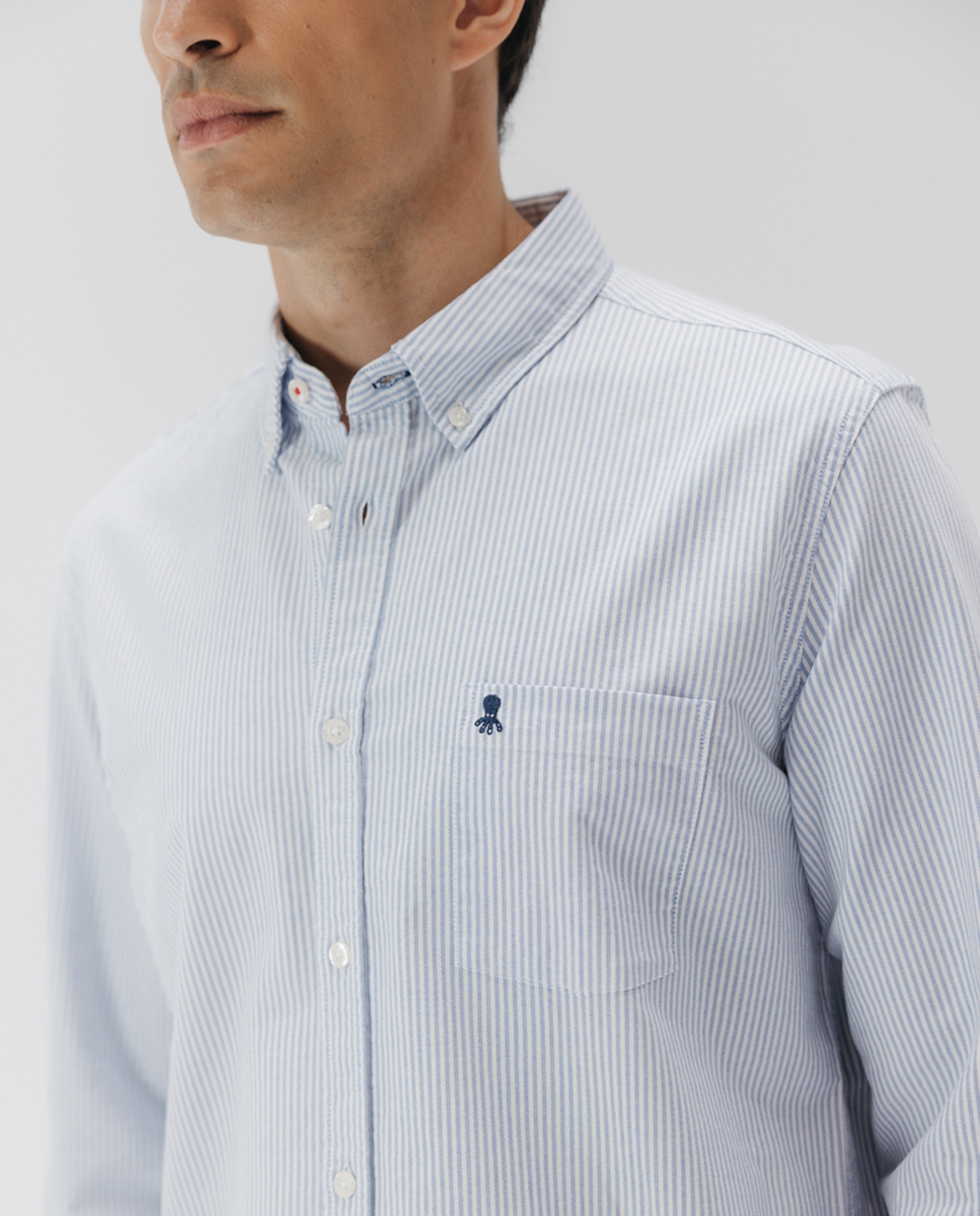 Camisa às Riscas em Tecido Oxford com Colarinho com Botão Azul-3