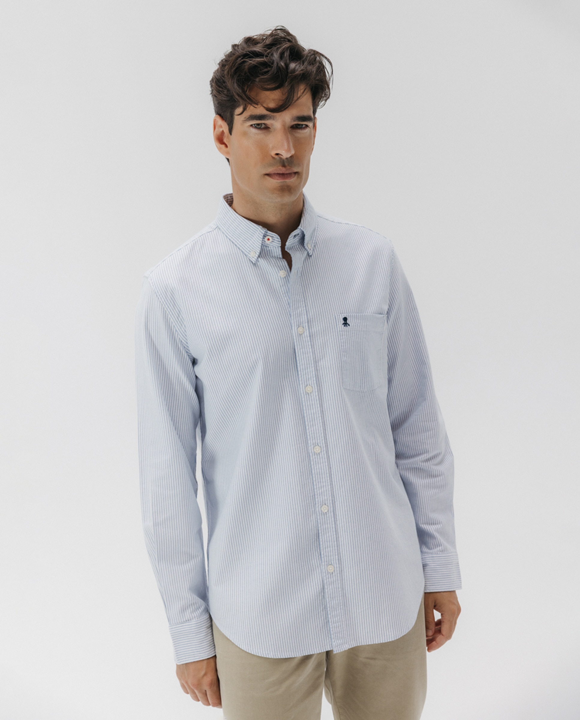 Camisa às Riscas em Tecido Oxford com Colarinho com Botão Azul-1