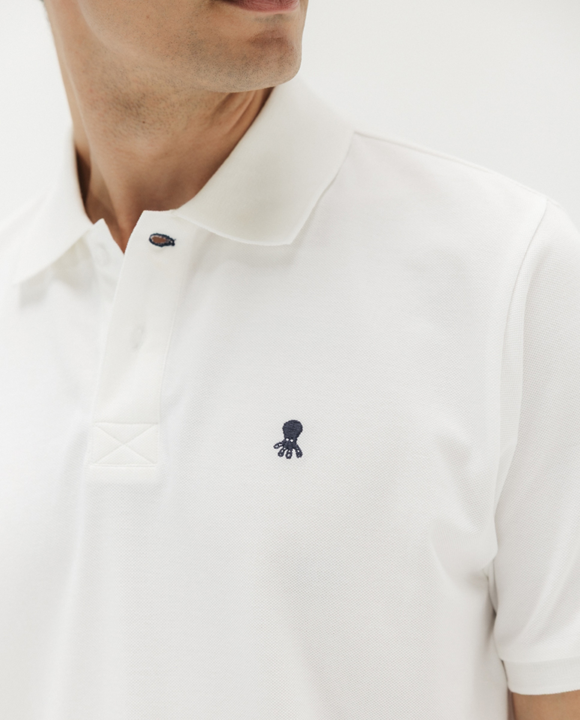Polo Piqué de Manga Curta com Lavagem e Logótipo no Peito Branco-3