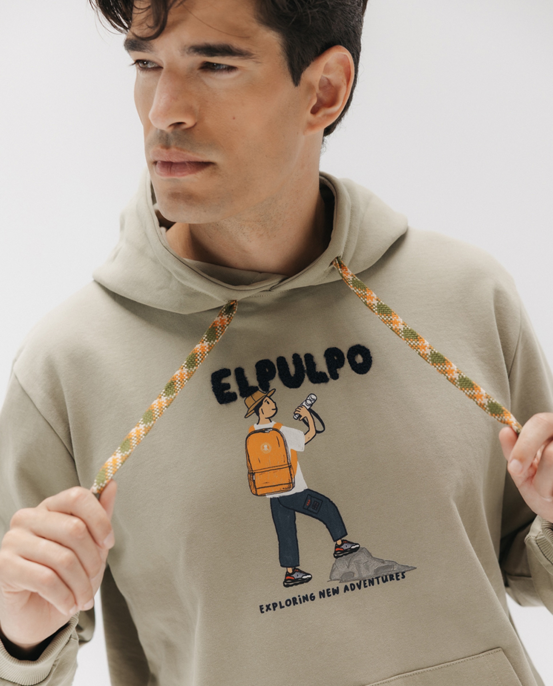 Sweatshirt com Capuz e Estampado à Frente Verde-militar-3