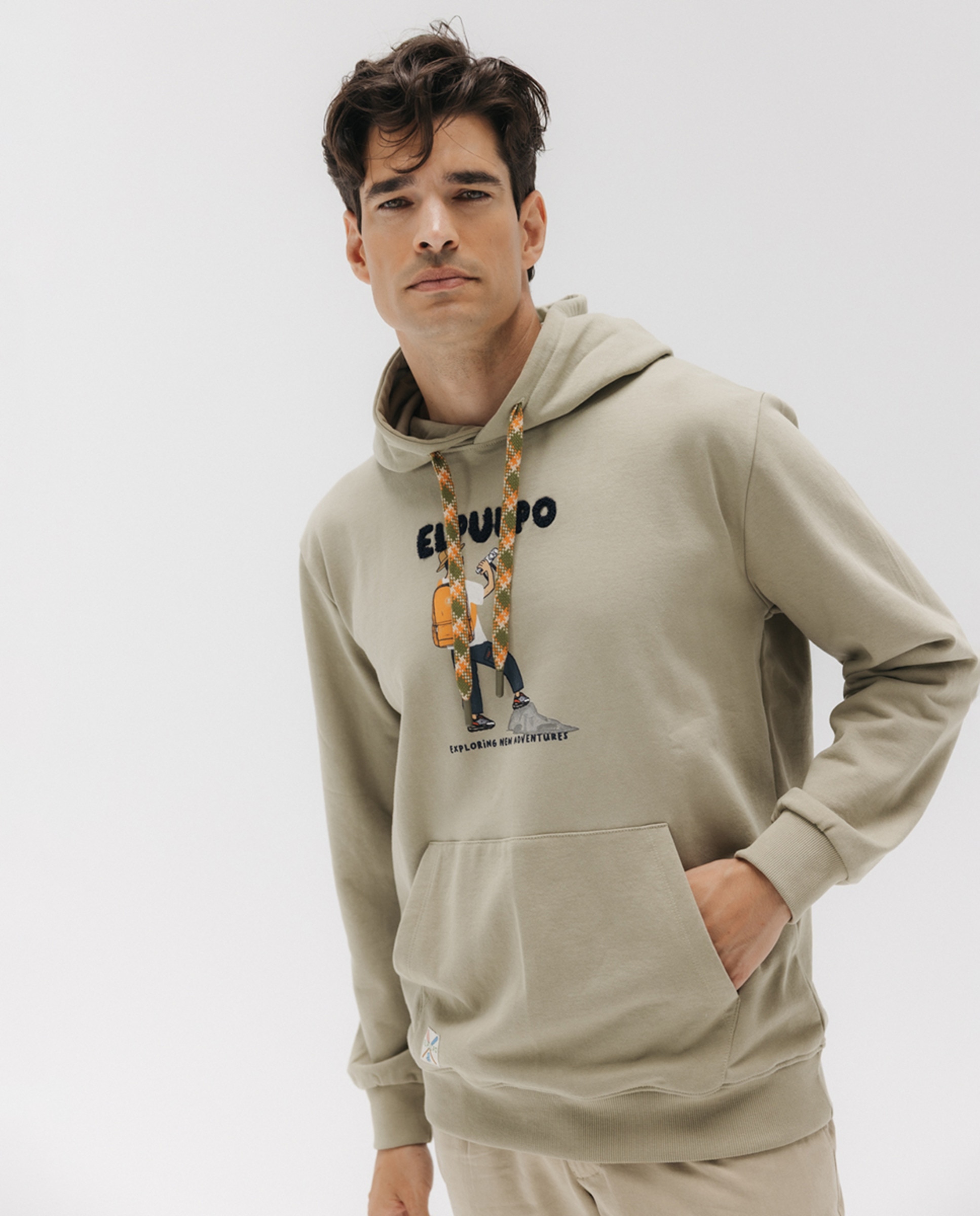 Sweatshirt com Capuz e Estampado à Frente Verde-militar-1