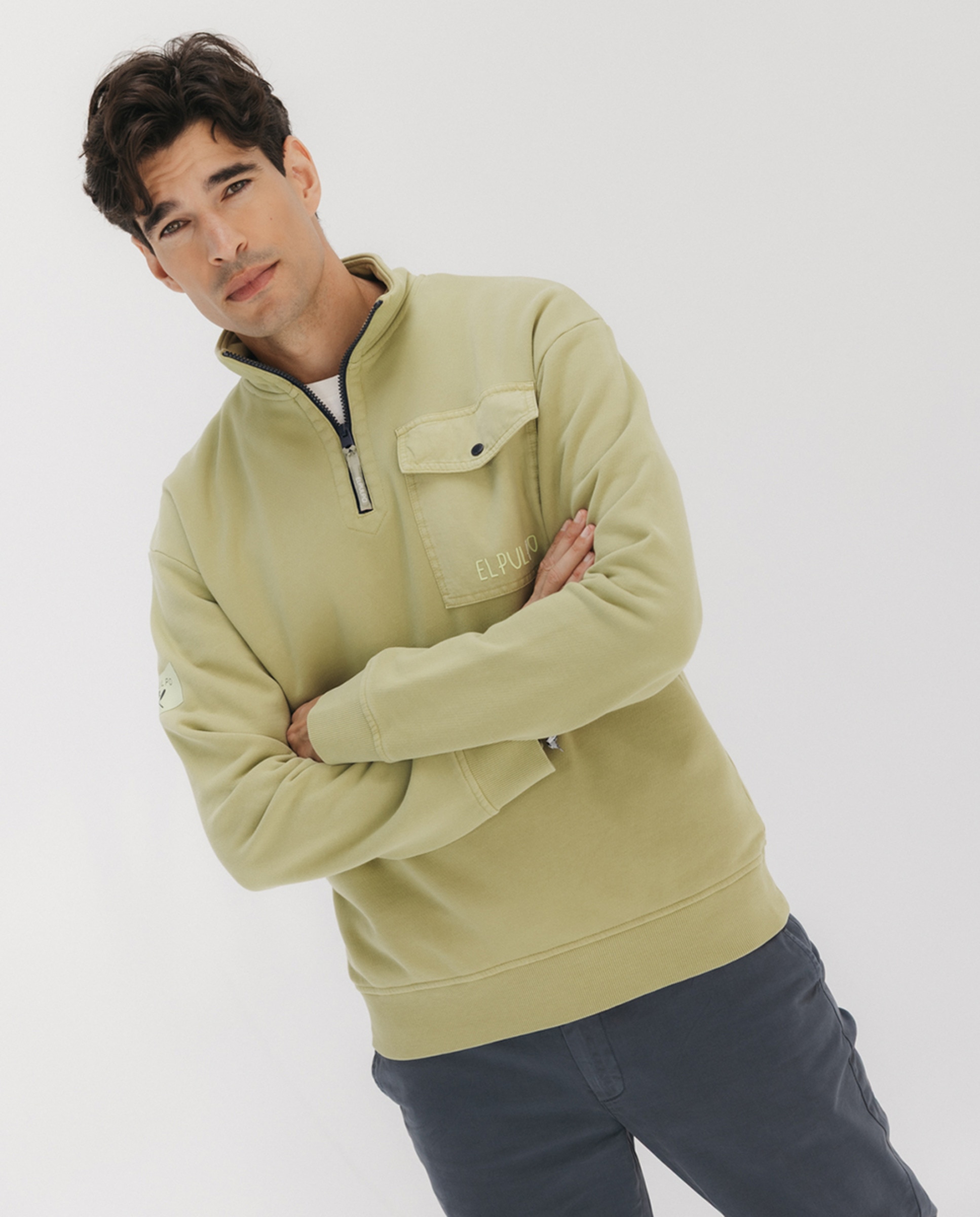 Sudadera de hombre combinada con nylon y bolsillo en el pecho · El