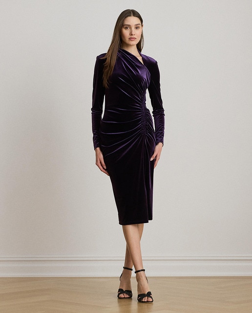 Imagen 0 de Vestido midi de terciopelo con cuello asimétrico