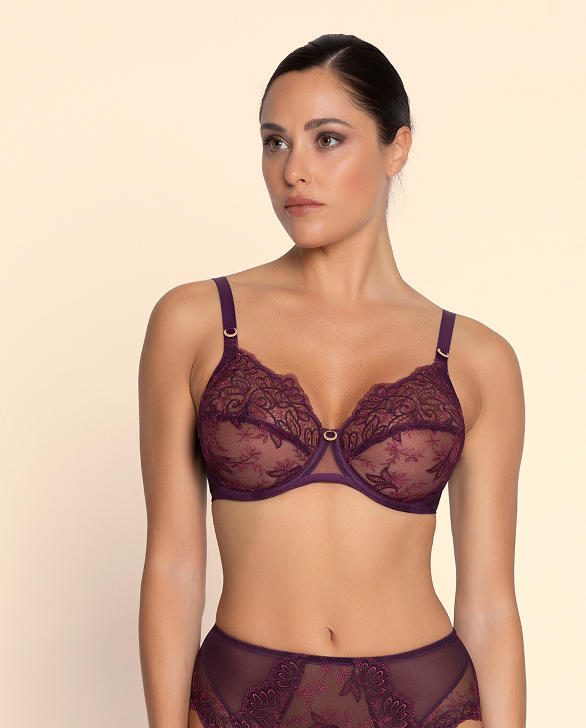 Soutien de Copa Grande com Aros e Copa até D ou E. Reforços Laterais. Beringela-1