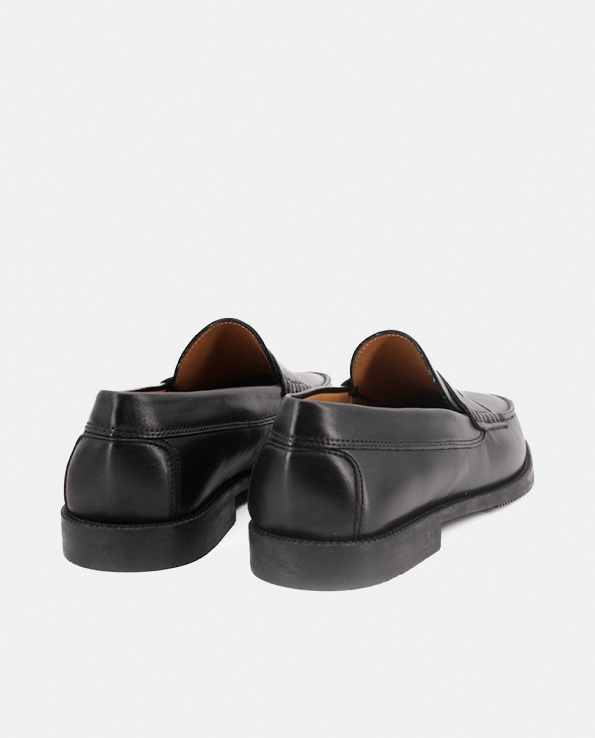 Mocassins em Pele Tipo Napa com Sola de Borracha Preto-3