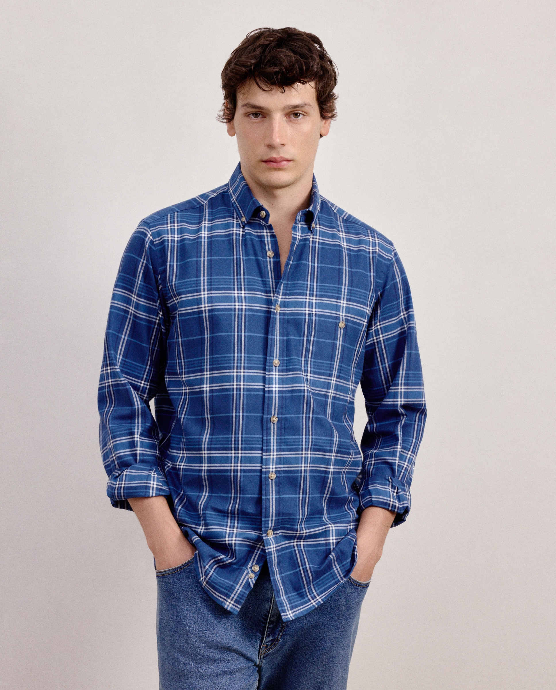 Camisa de manga larga villela cuadro fondo oscuro patrón classic