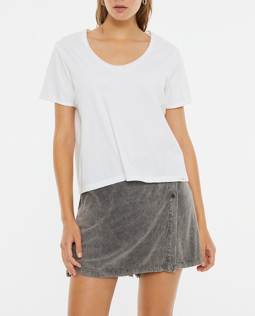 Imagen 0 de Camiseta de mujer básica manga corta cuello pico