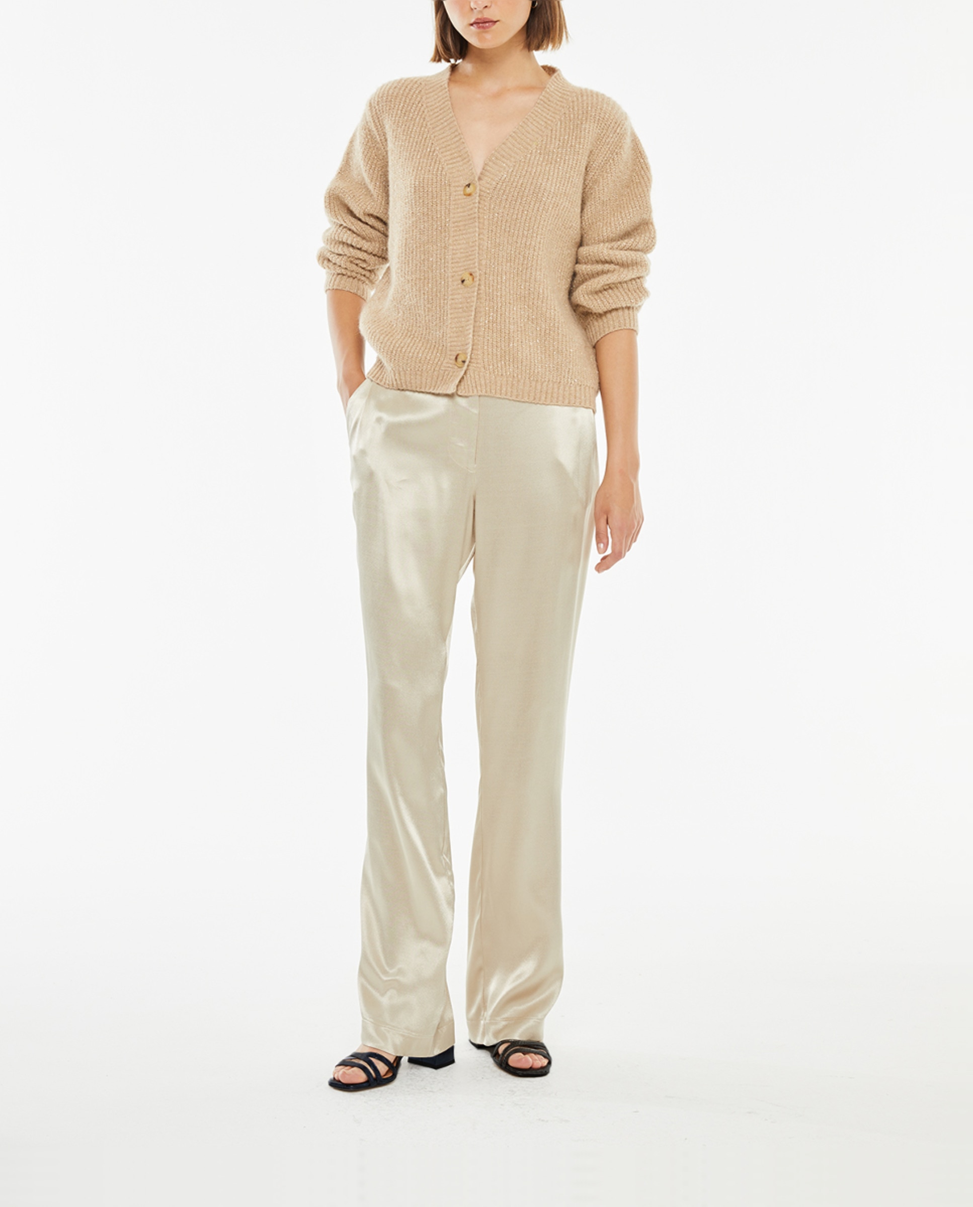 Imagen 0 de Pantalón de mujer largo de viscosa con detalle pinzas