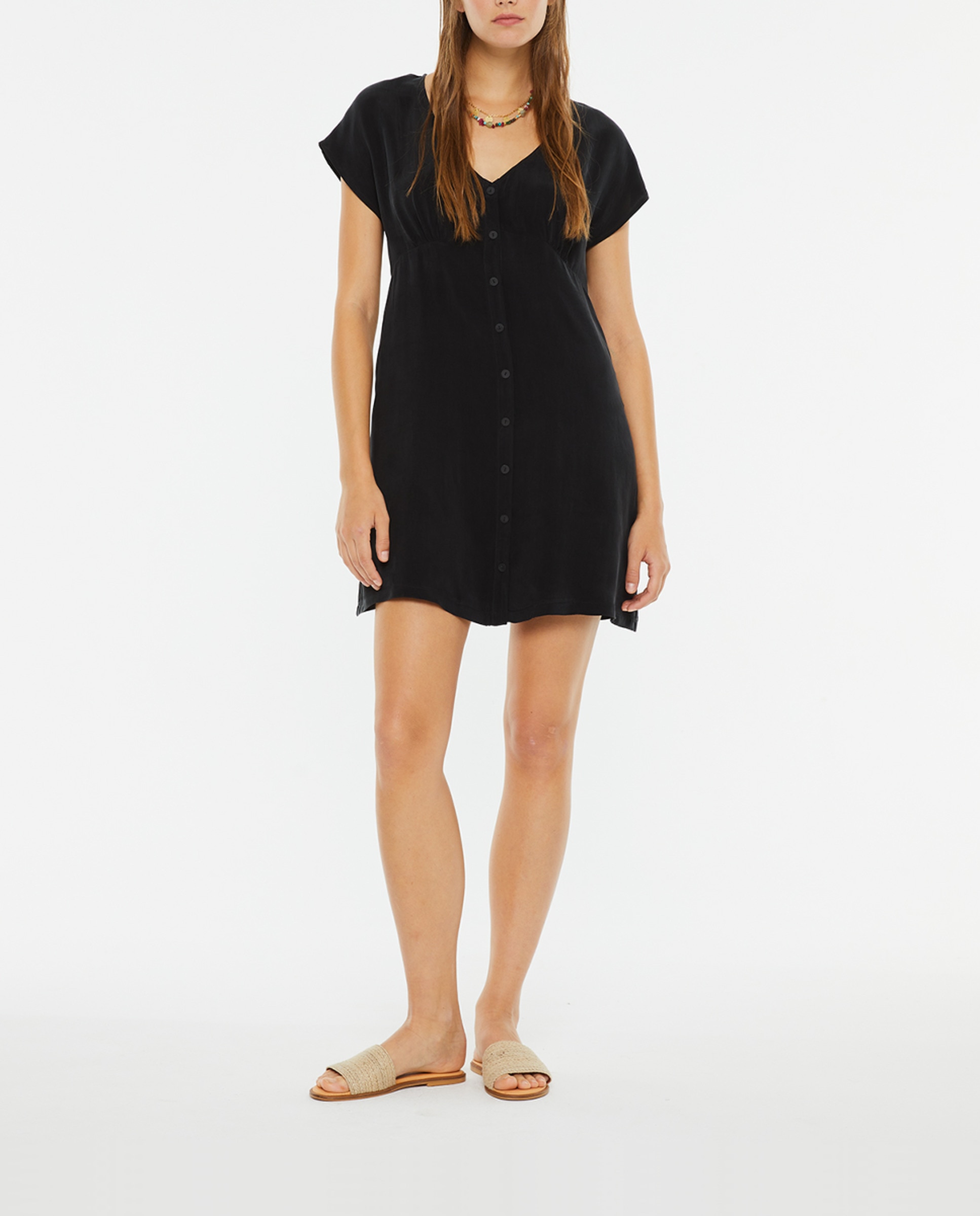 Imagen 0 de Vestido de mujer negro corto cuello pico y botones