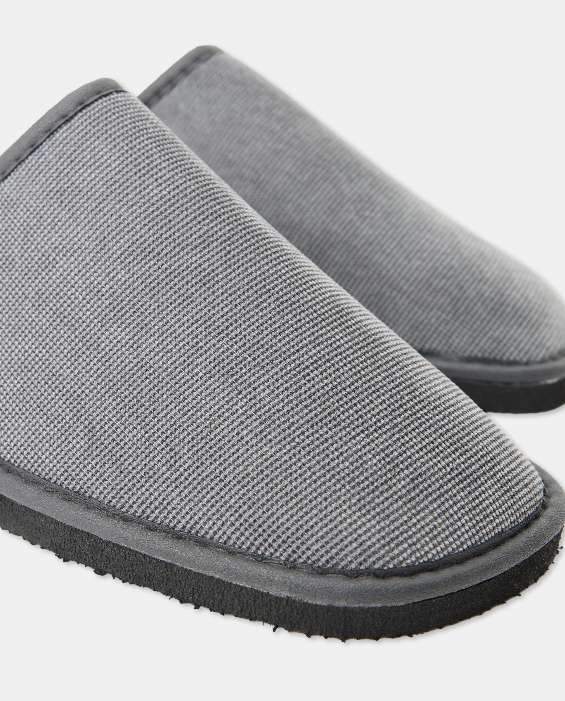 Zapatilla abierta con piso de goma ligero 5
