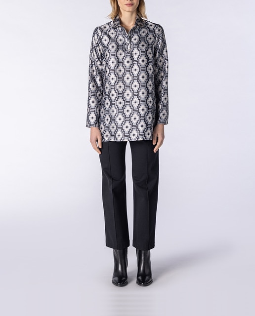 Imagen 0 de Blusa con estampado geométrico de manga larga y cuello camisero