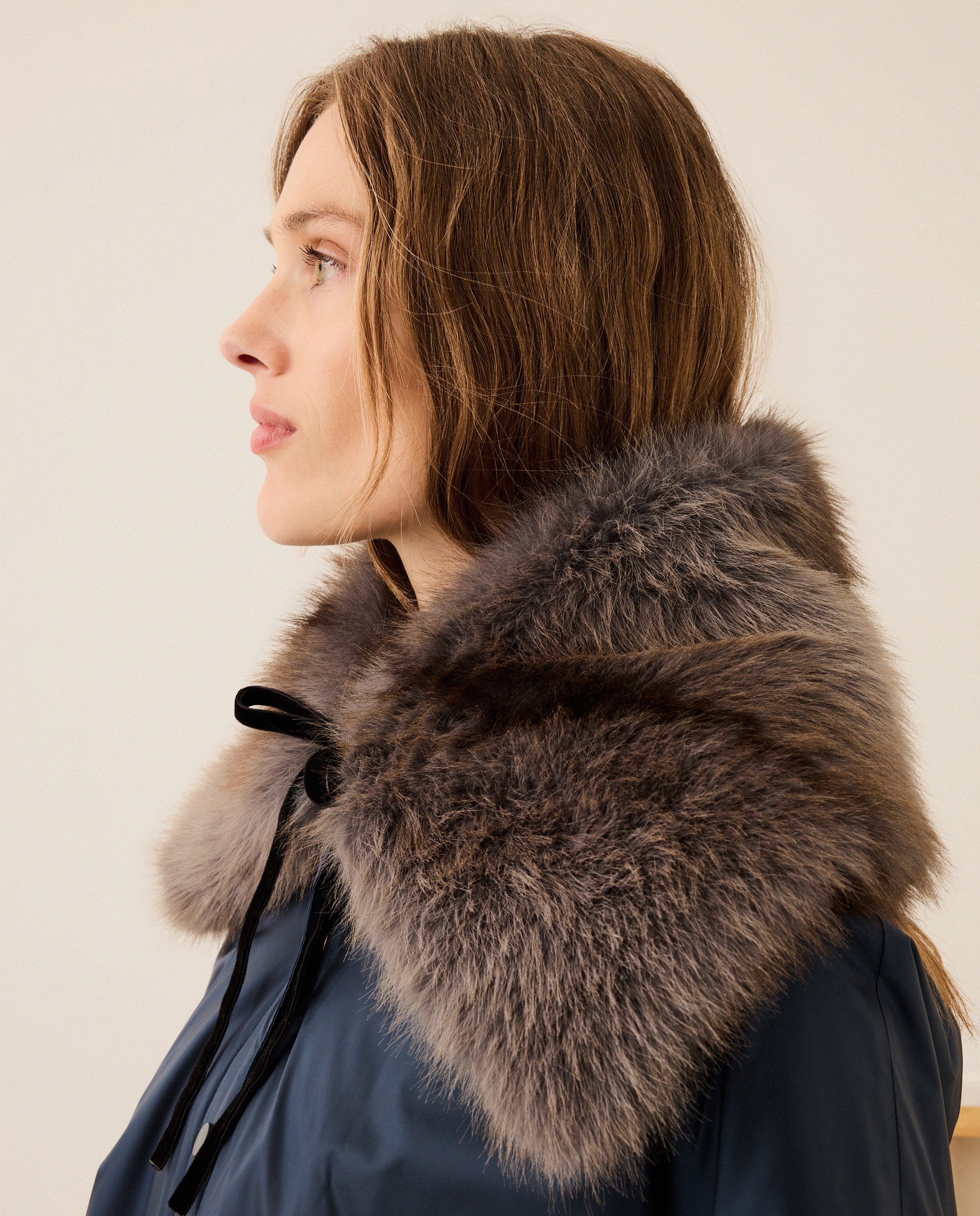 Gola Elaborada em Pelo 820 Cinzento Médio-3