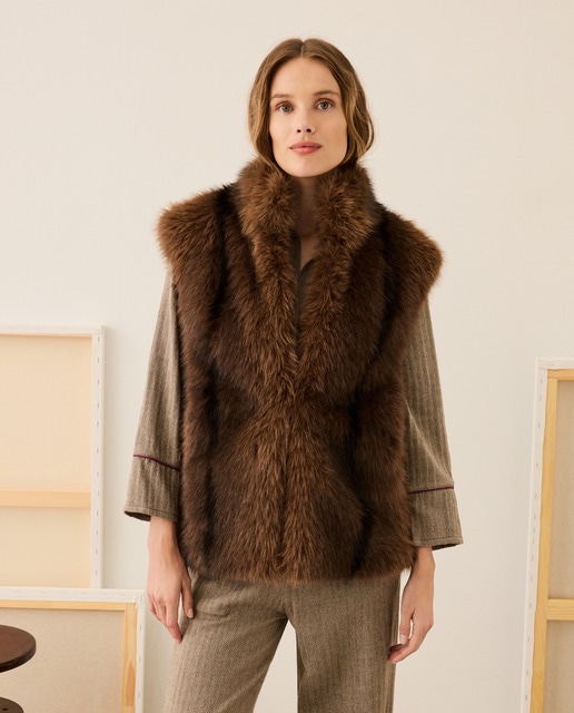 Imagen 0 de Chaleco de mujer realizado en pelo sintético