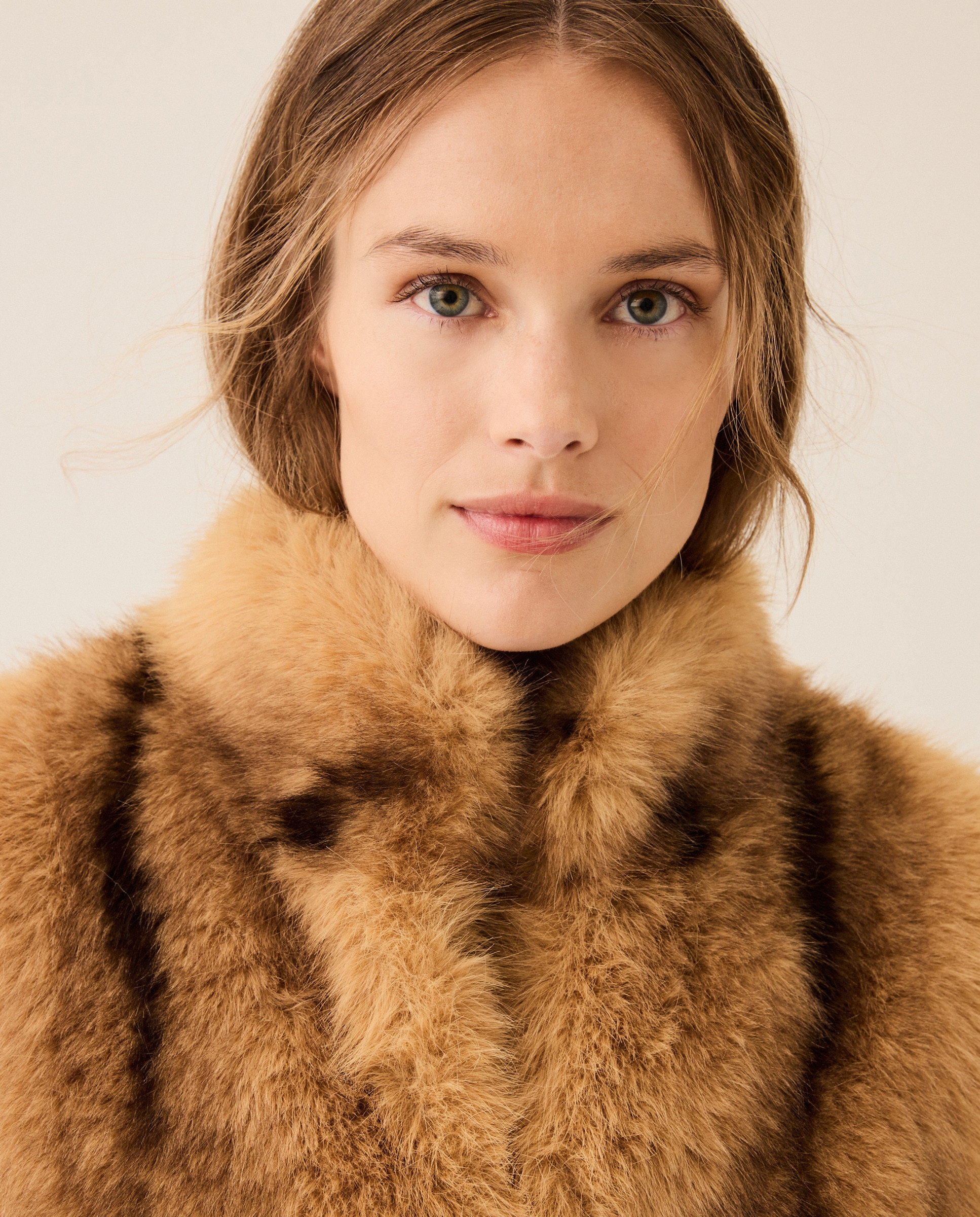 Colete em Pelo Sintético 730 Camel-3