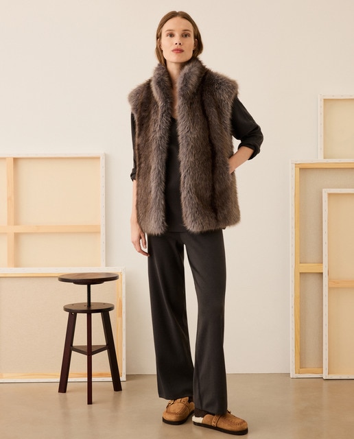 Imagen 0 de Chaleco de mujer realizado en pelo sintético