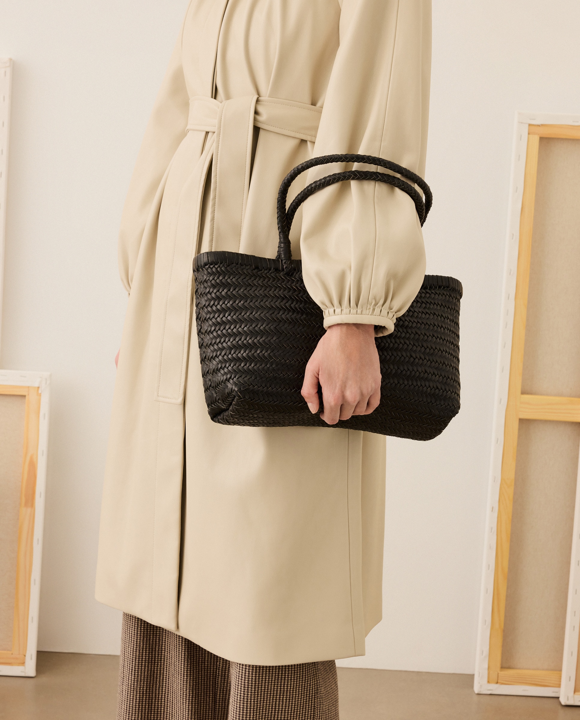 Bolso maxi trenzado realizado en piel · Stella Rittwagen · El