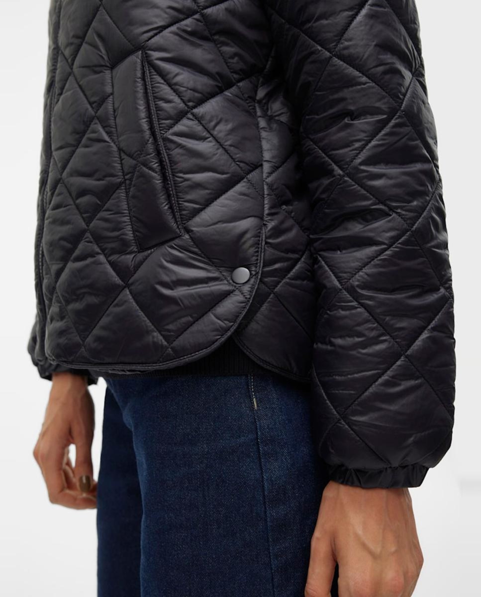 Casaco Acolchoado com Bolsos Preto-3