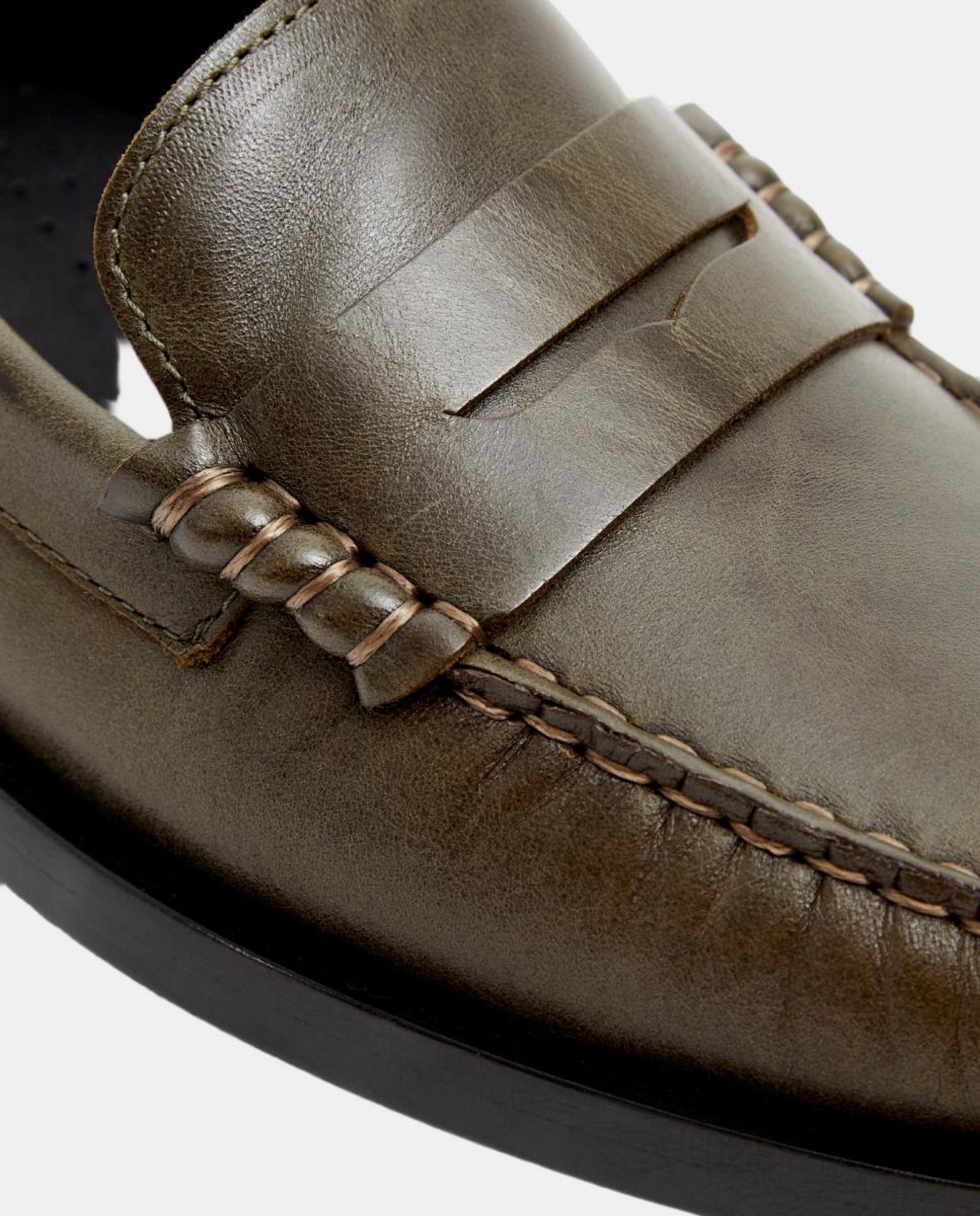 Mocassins em Pele com Biqueira Quadrada Caqui-5