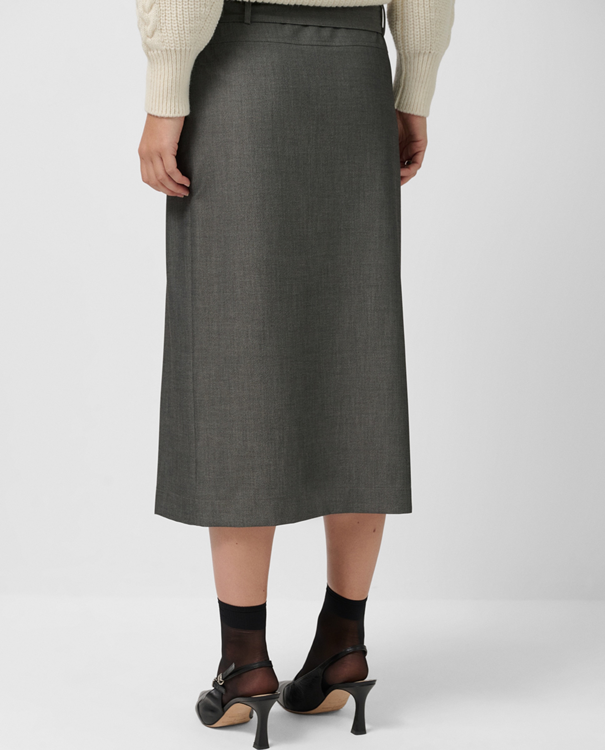 Falda midi recta con tablas delanteras · Roberto Verino · El Corte
