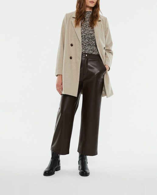 Imagen 0 de Abrigo de mujer corte clásico camel abertura bajo espalda