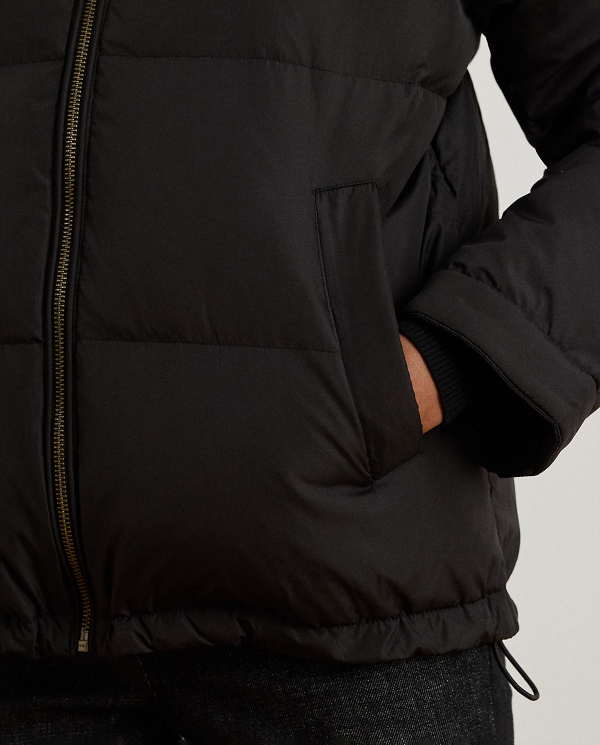 Blusão Acolchoado Curto com Gola Alta Preto-5