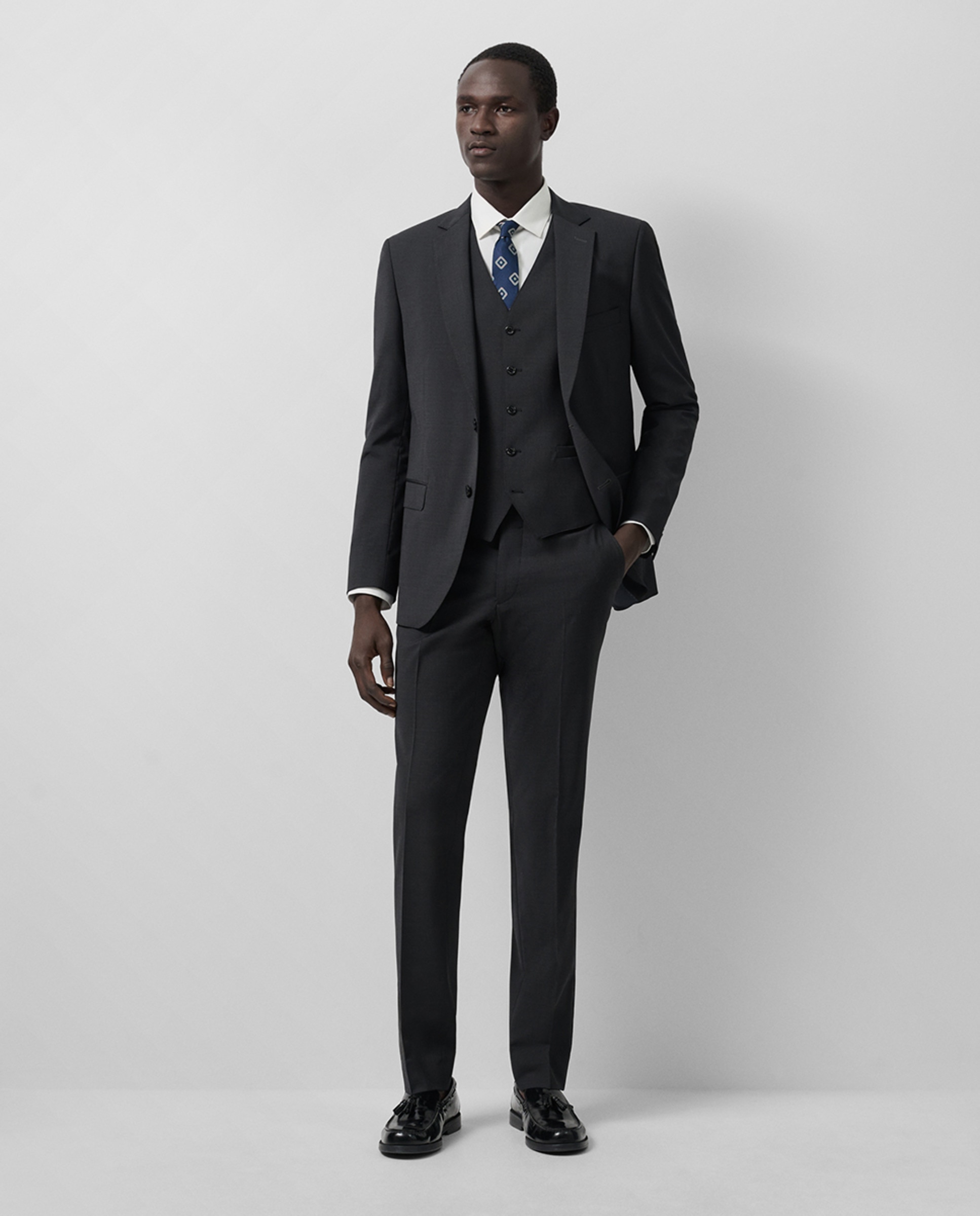 Traje de hombre slim fit half canvas liso · Roberto Verino · El