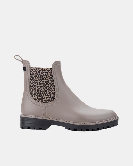 Imagen 0 de Botines de agua negro con suela track y tirador con elástico leopardo