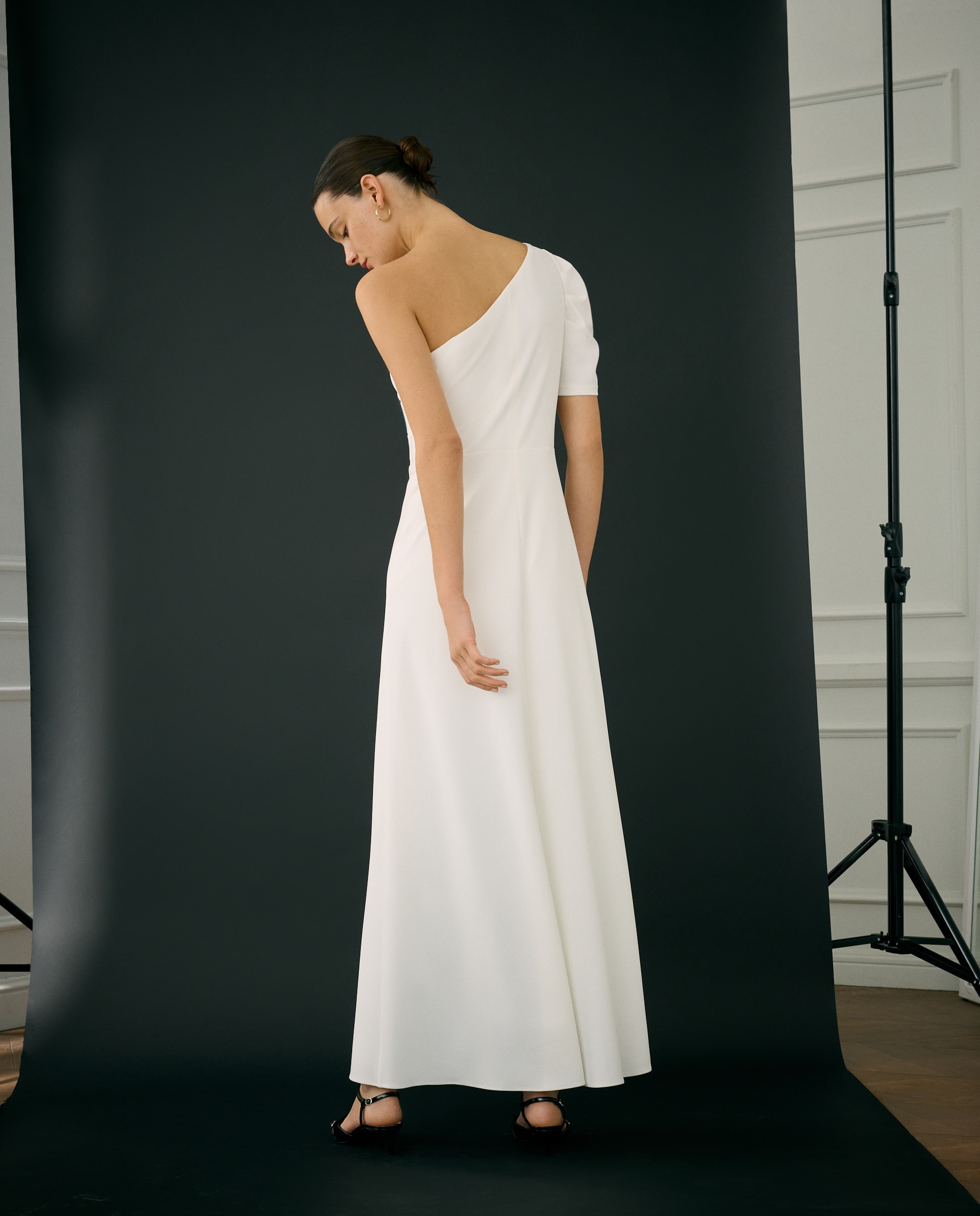 Macacão Assimétrico com Manga Franzida 120 Cru-2