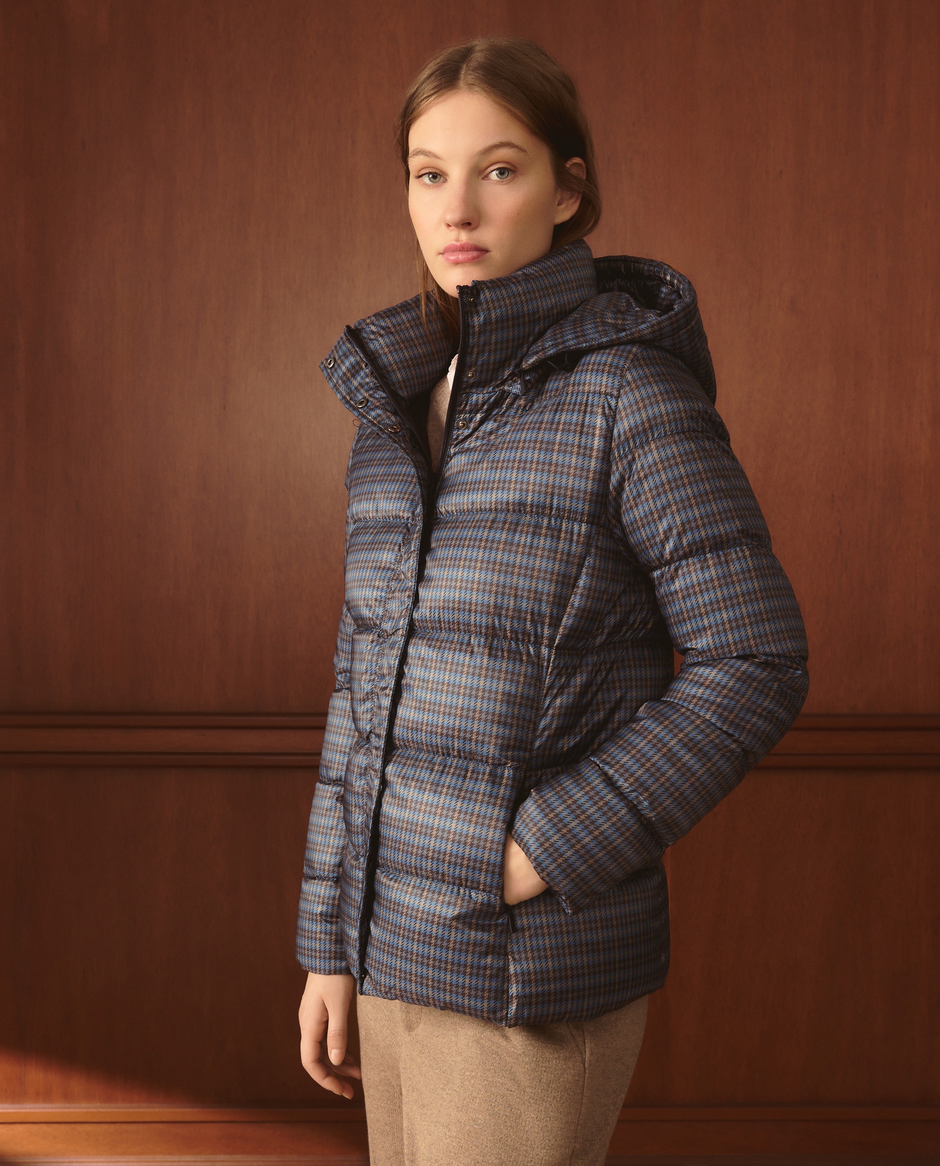 Imagem 0 de Casaco Acolchoado Curto Estampado com Capuz