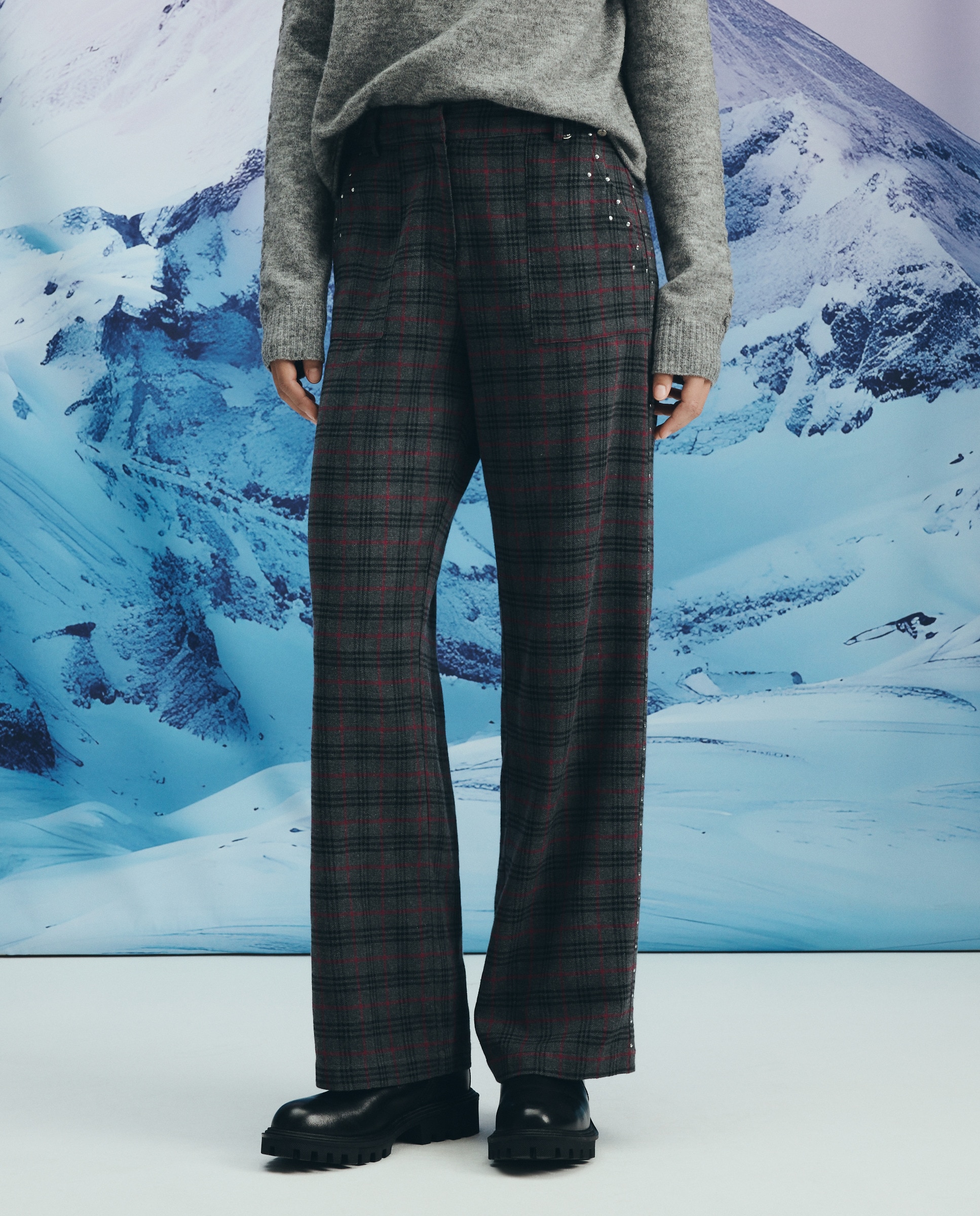 Calças aos Quadrados com Tachas 830 Antracite-2