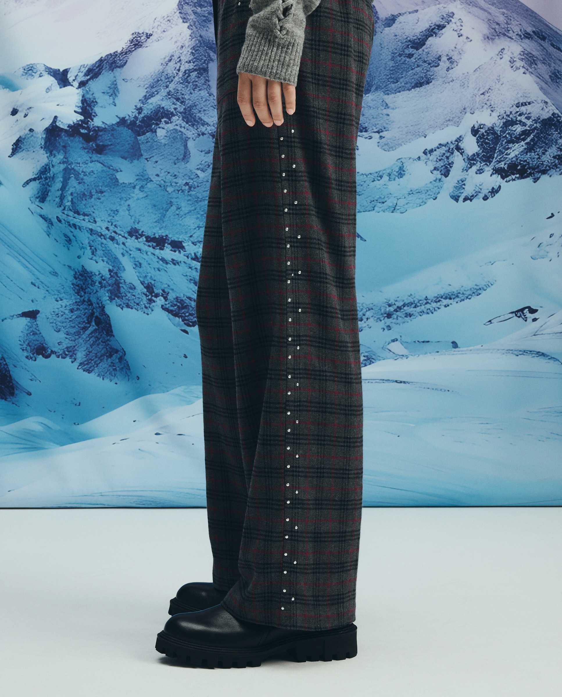 Calças aos Quadrados com Tachas 830 Antracite-3