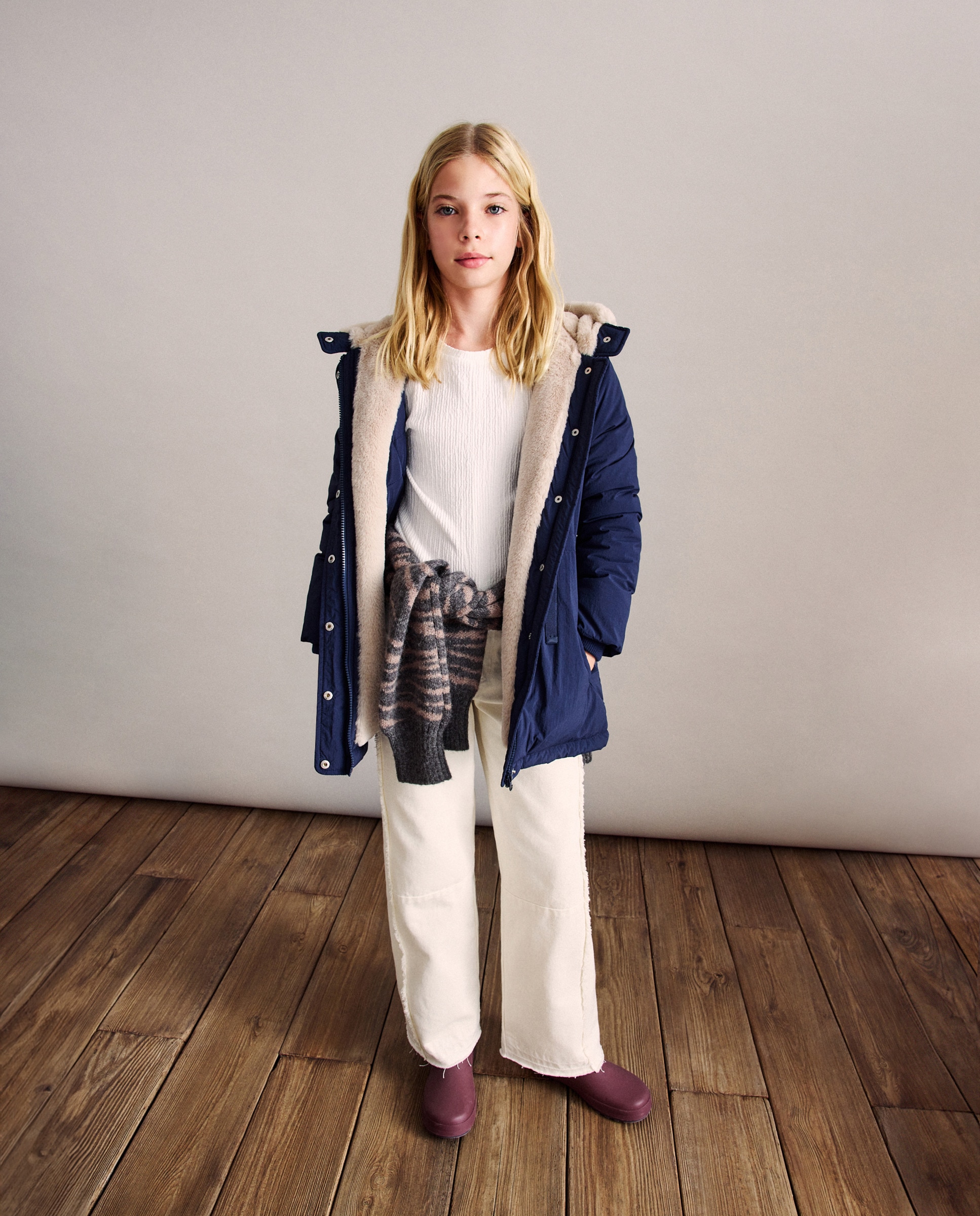 Parka Tipo Coreana com Capuz, Bolsos e Pelo Azul-marinho-2