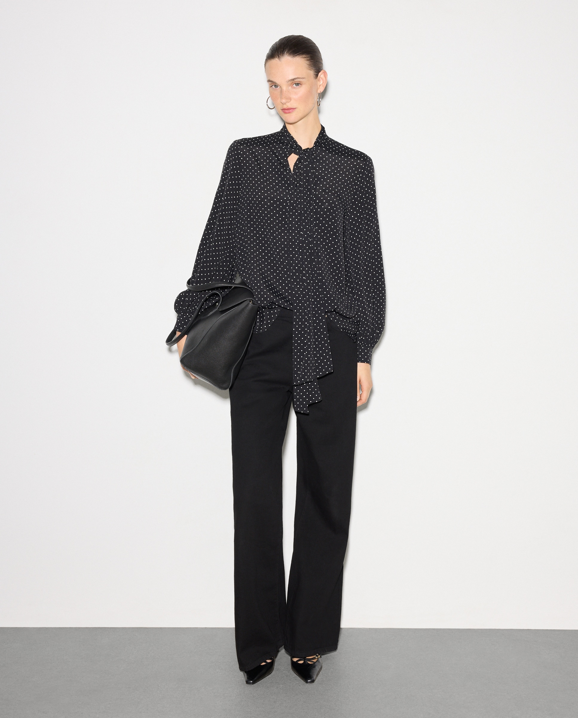 Imagem 0 de Top com Laço às Bolinhas